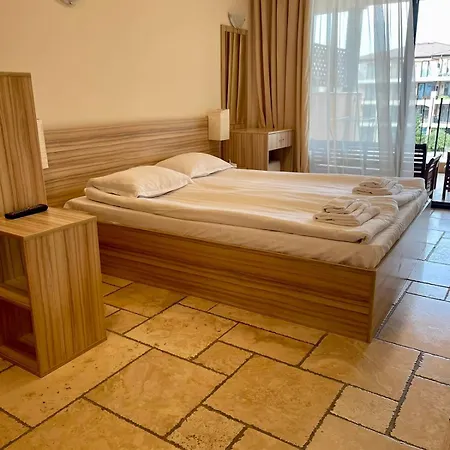 Lux By Kaliakria Topola