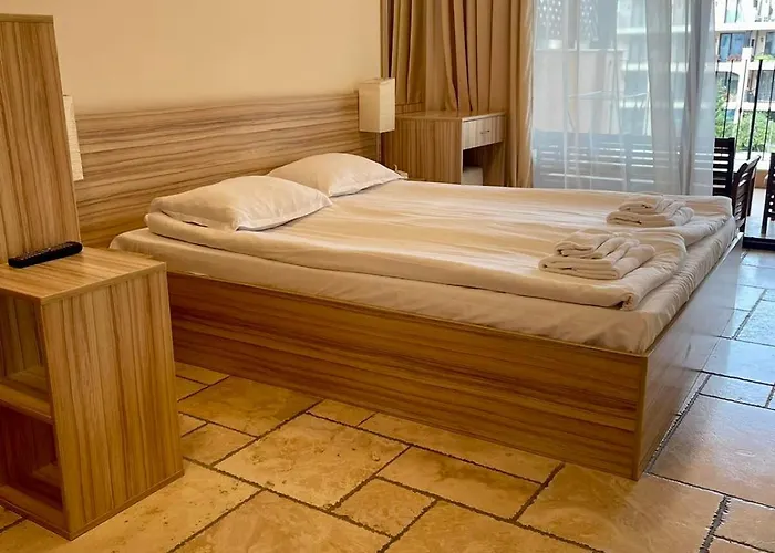 Lux By Kaliakria Topola